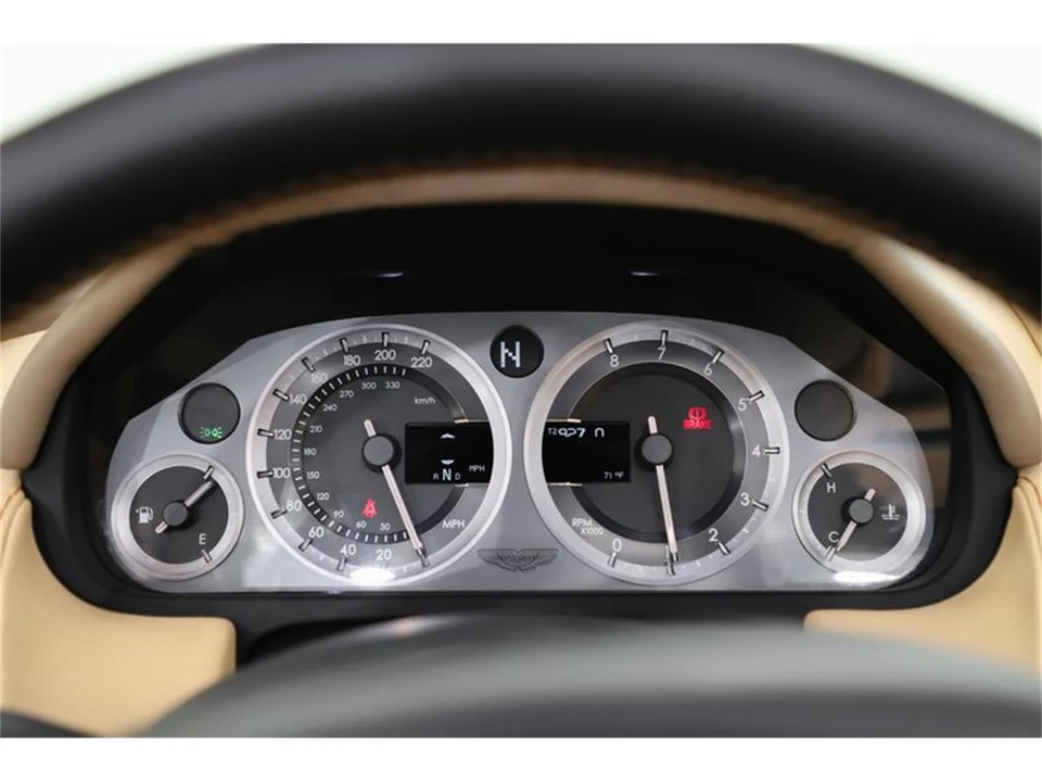 2013 Aston Martin Vantage - Image 16 of 31