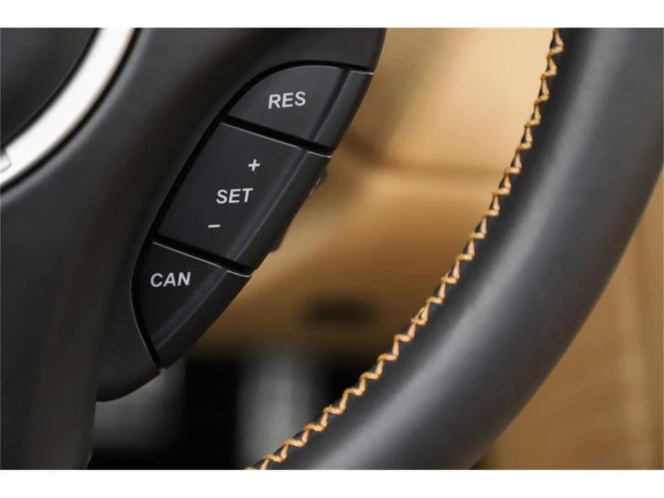 2013 Aston Martin Vantage - Image 27 of 31