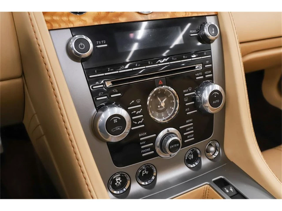 2013 Aston Martin Vantage - Image 23 of 31