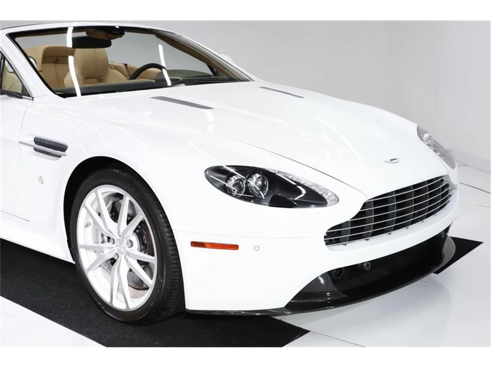 2013 Aston Martin Vantage - Image 25 of 31