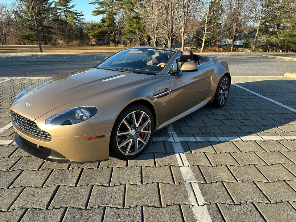 2013 Aston Martin Vantage - Image 9 of 18