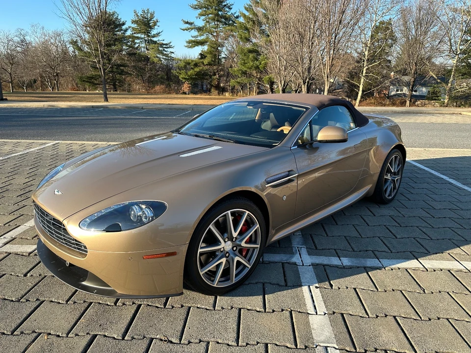 2013 Aston Martin Vantage - Image 2 of 18