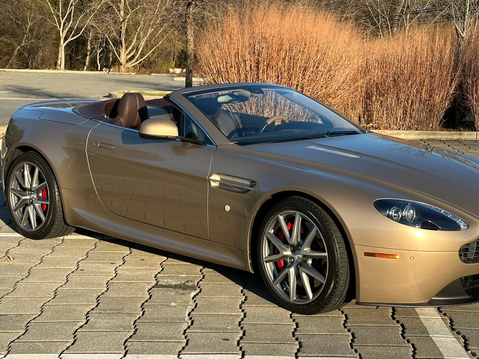 2013 Aston Martin Vantage - Image 10 of 18