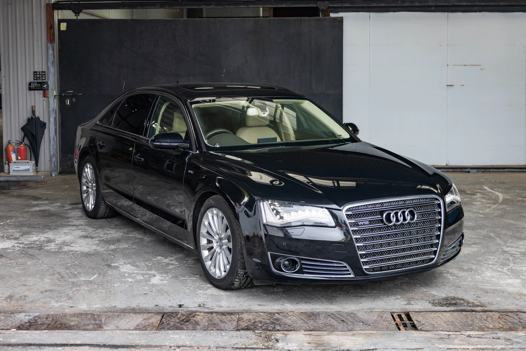 2013 Audi D4 A8 - Image 3 of 31