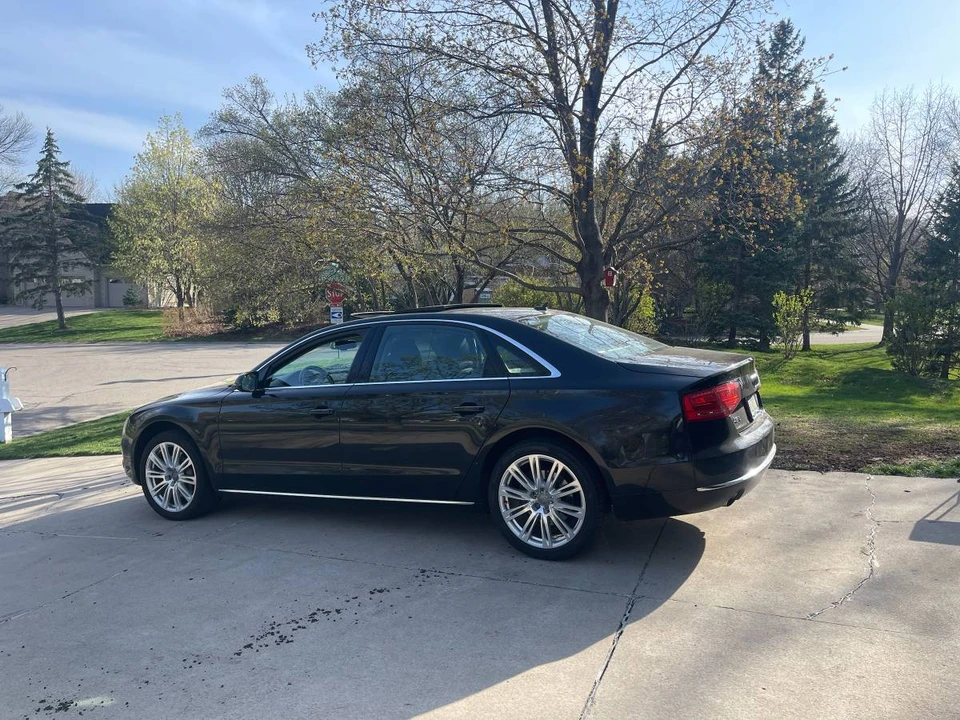 2013 Audi D4 A8 - Image 2 of 10
