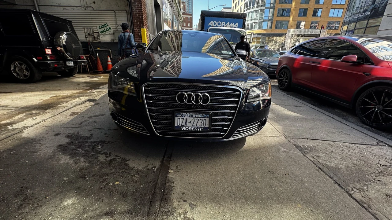 2013 Audi D4 A8 - Image 6 of 31