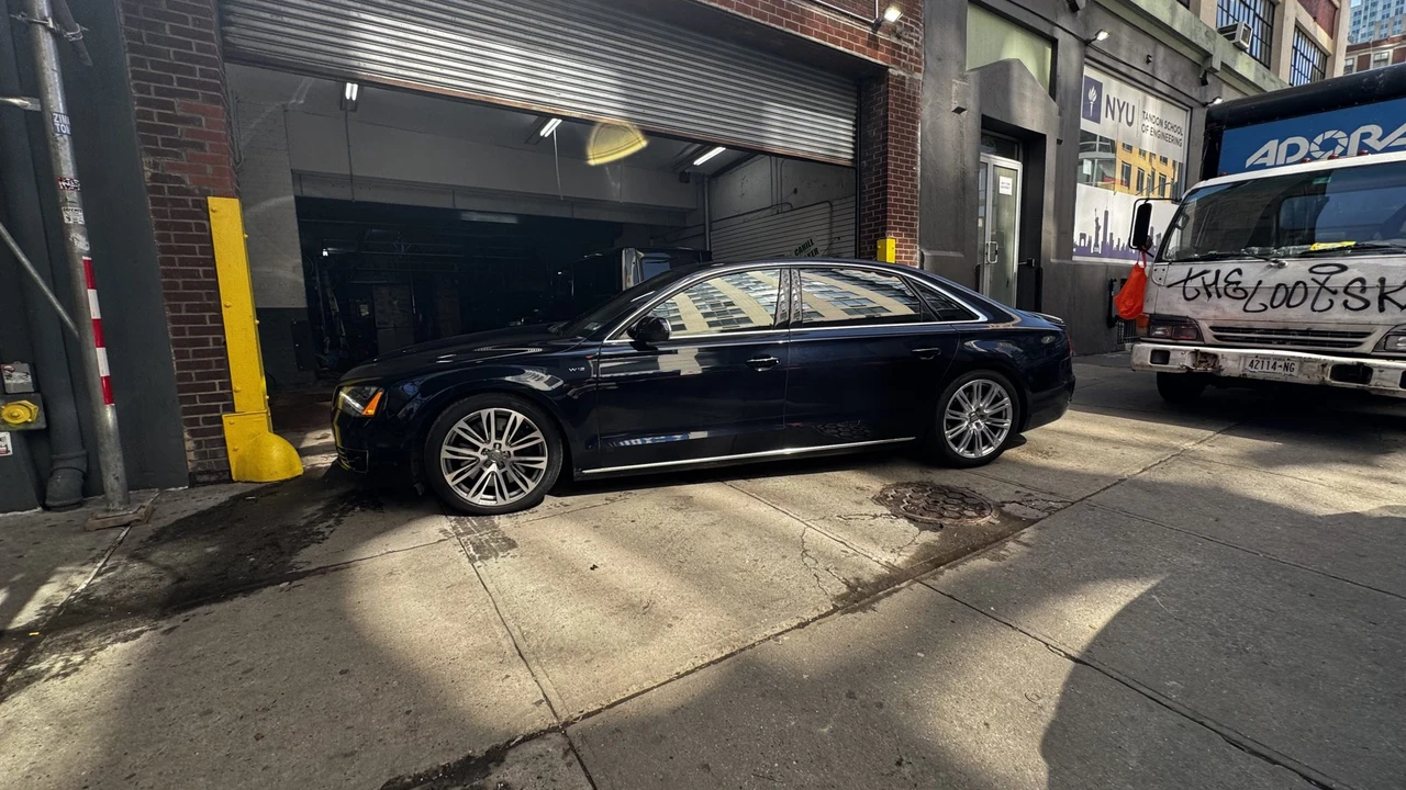 2013 Audi D4 A8 - Image 3 of 31