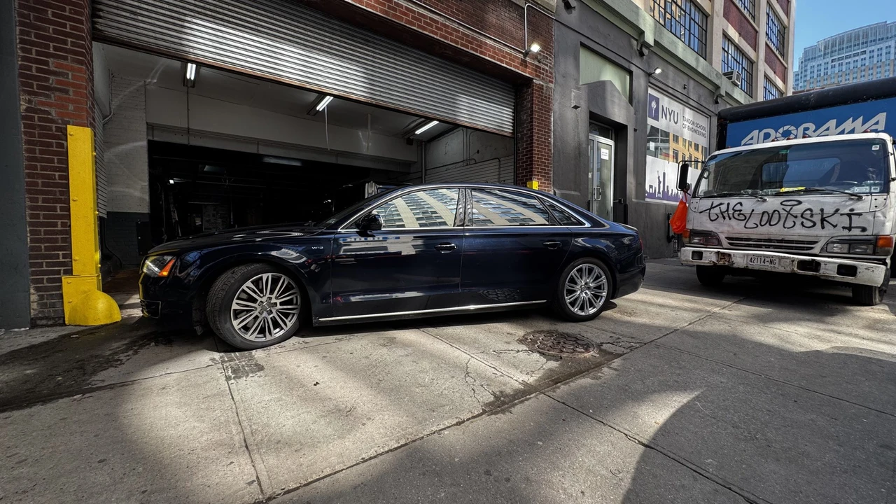 2013 Audi D4 A8 - Image 2 of 31