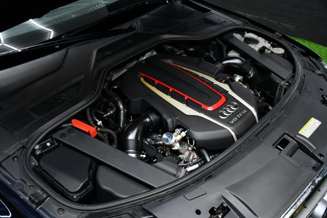 2013 Audi D4 S8 - Image 12 of 21