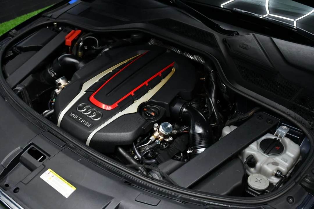 2013 Audi D4 S8 - Image 14 of 21