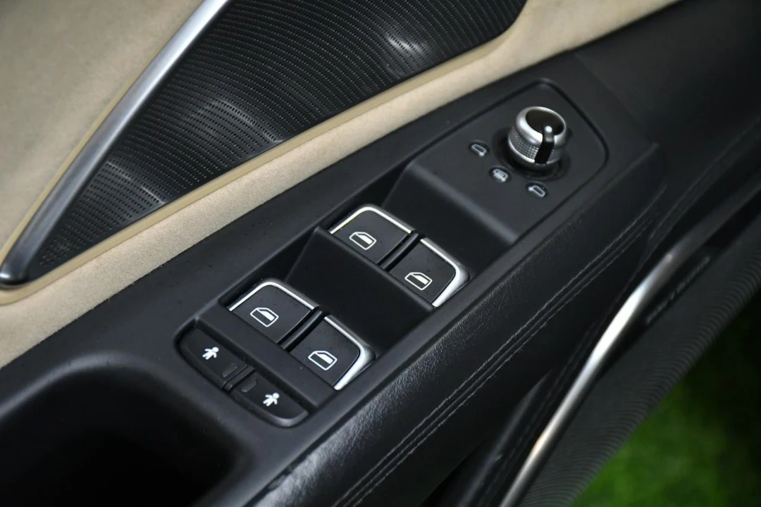 2013 Audi D4 S8 - Image 16 of 21