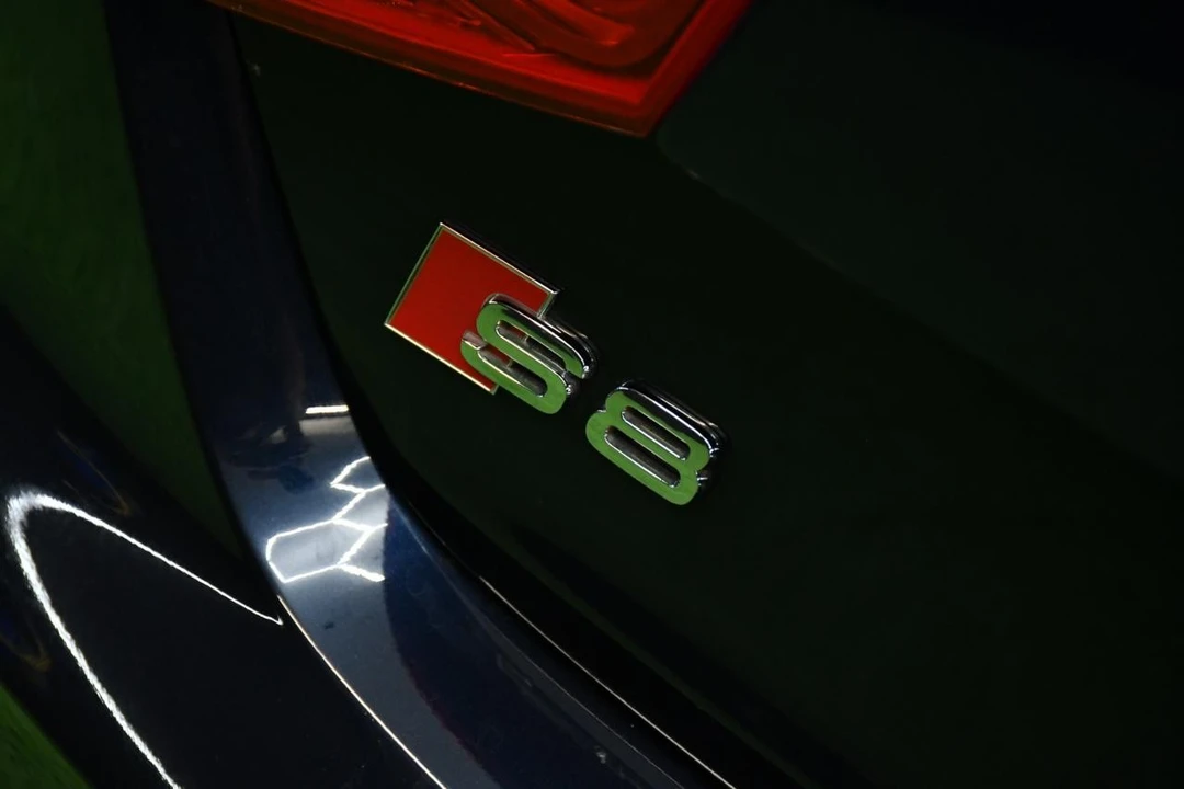 2013 Audi D4 S8 - Image 10 of 21