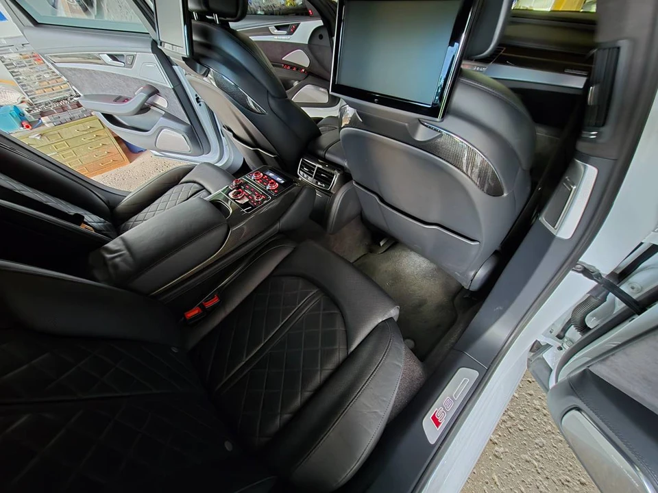 2013 Audi D4 S8 - Image 10 of 11