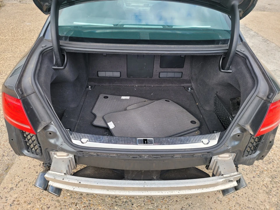 2013 Audi D4 S8 - Image 18 of 31