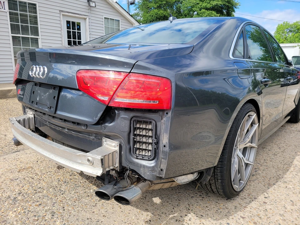 2013 Audi D4 S8 - Image 14 of 31