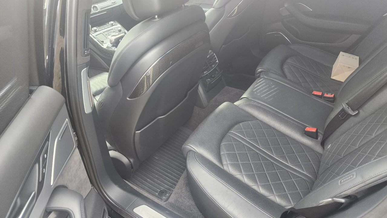 2013 Audi D4 S8 - Image 11 of 20