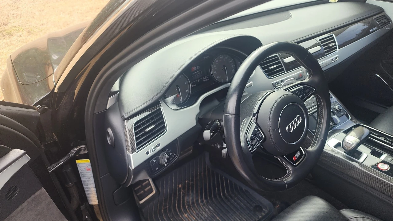 2013 Audi D4 S8 - Image 9 of 20