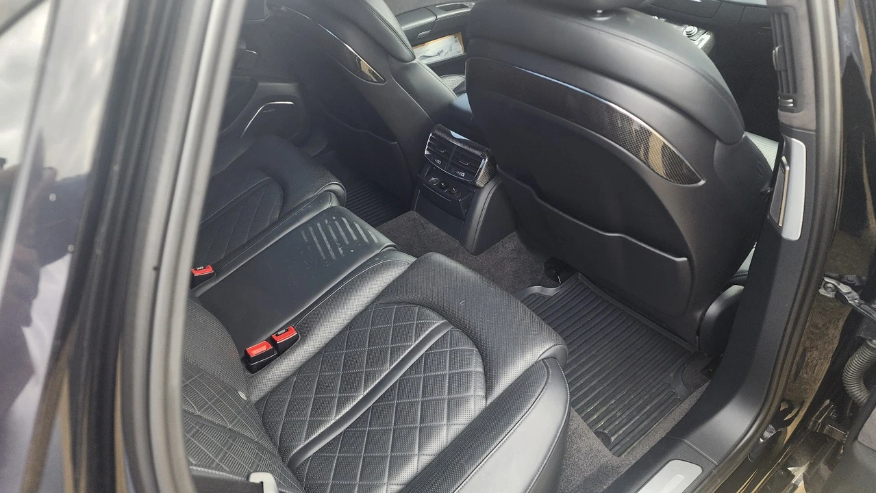 2013 Audi D4 S8 - Image 8 of 20