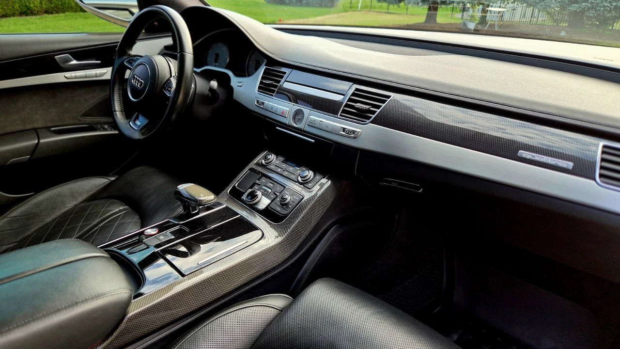 2013 Audi D4 S8 - Image 13 of 31
