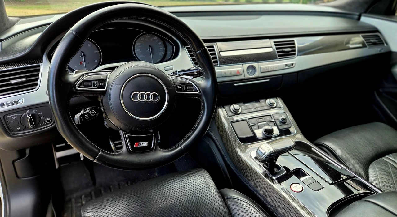2013 Audi D4 S8 - Image 20 of 31