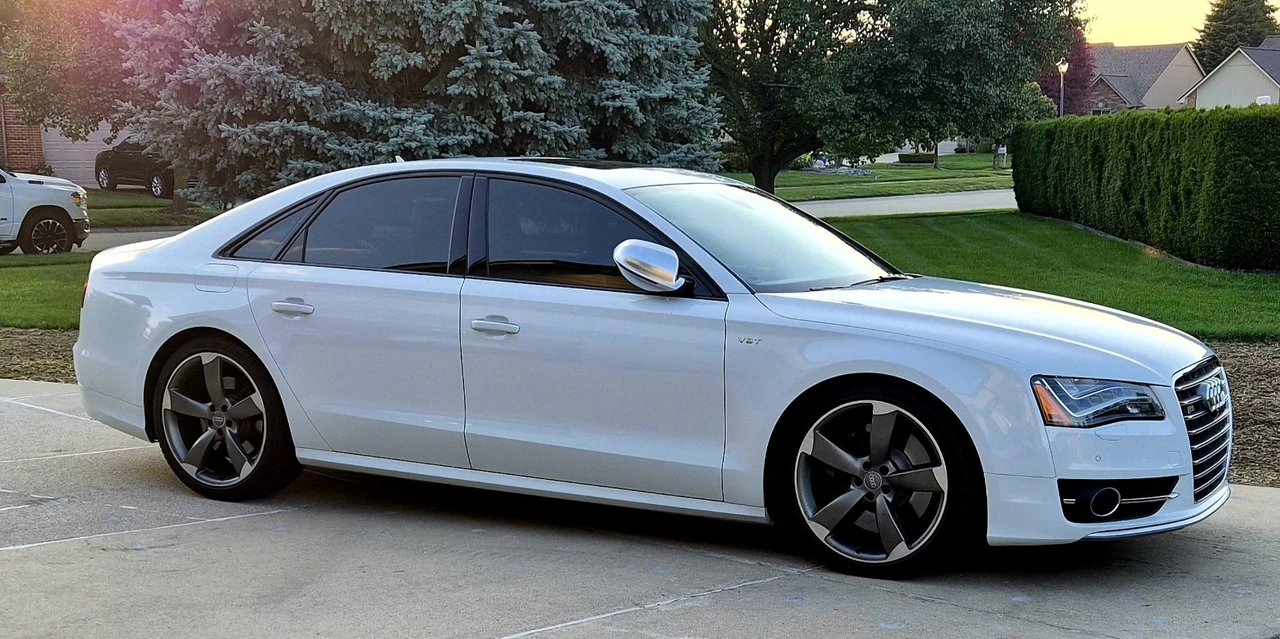 2013 Audi D4 S8 - Image 3 of 31