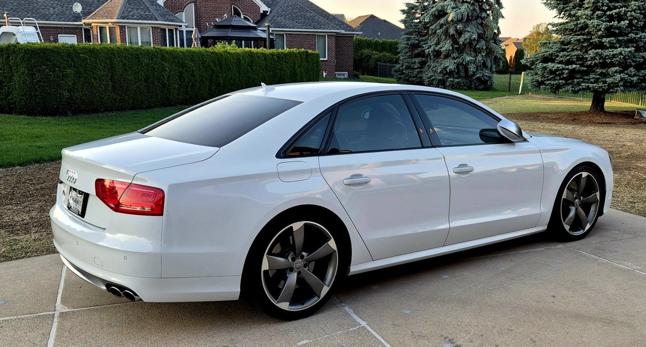 2013 Audi D4 S8 - Image 4 of 31