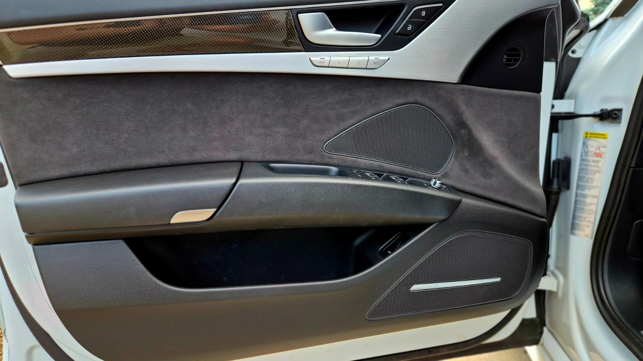 2013 Audi D4 S8 - Image 25 of 31