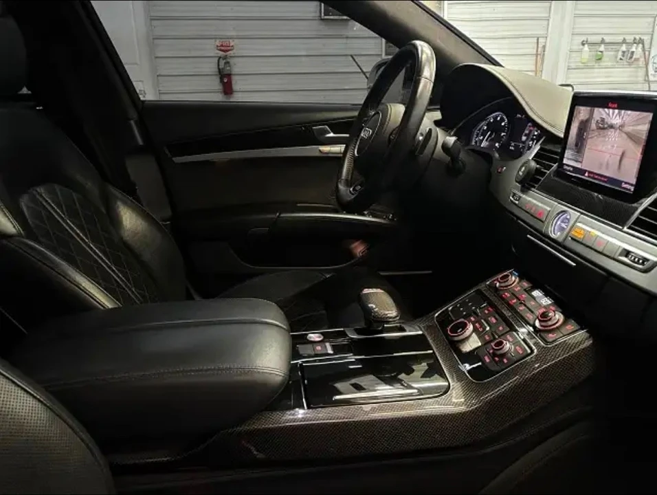 2013 Audi D4 S8 - Image 28 of 31