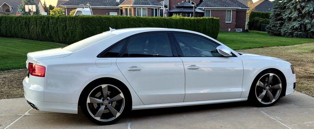 2013 Audi D4 S8 - Image 2 of 31