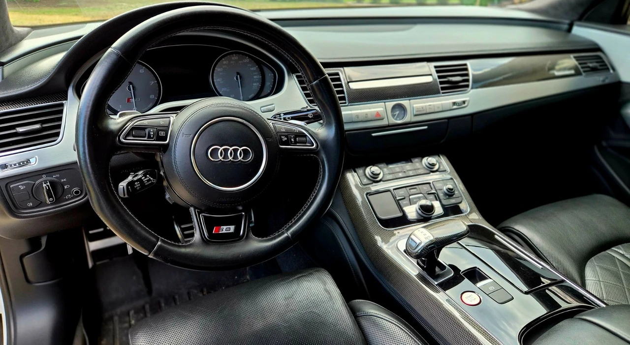 2013 Audi D4 S8 - Image 23 of 31