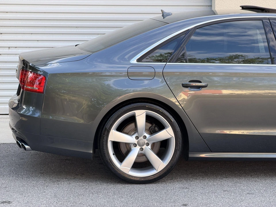 2013 Audi D4 S8 - Image 28 of 31