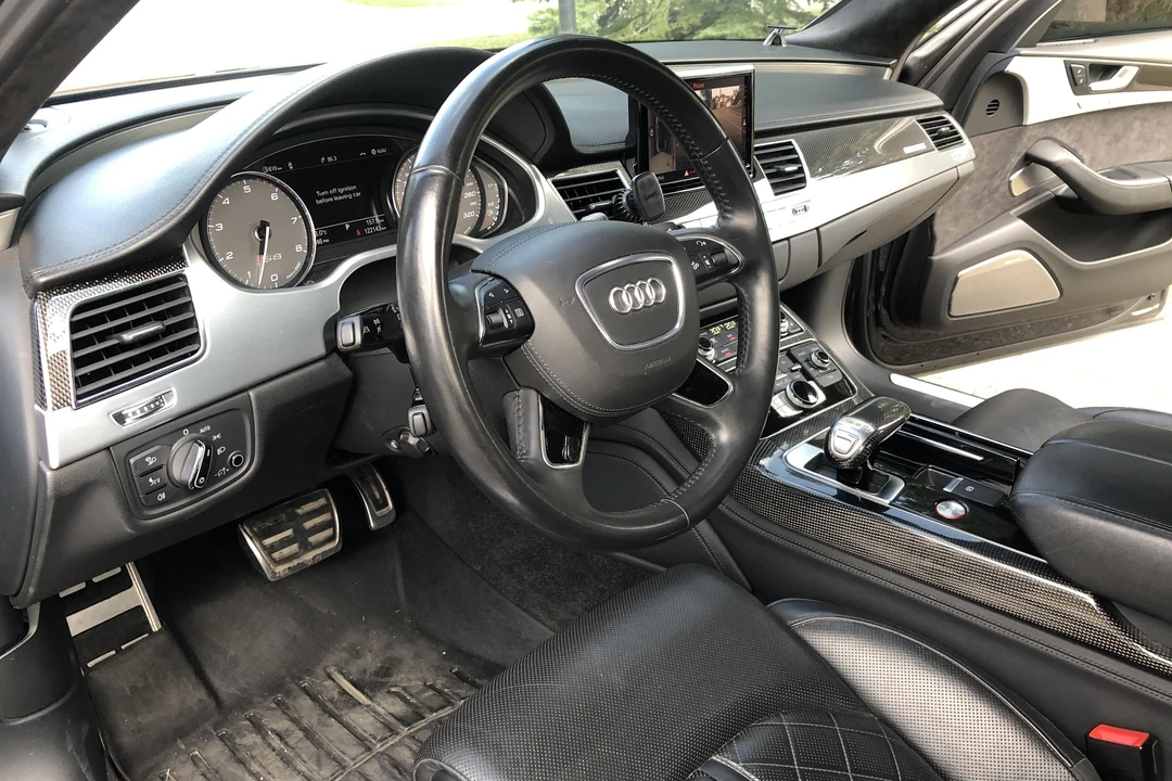 2013 Audi D4 S8 - Image 10 of 13