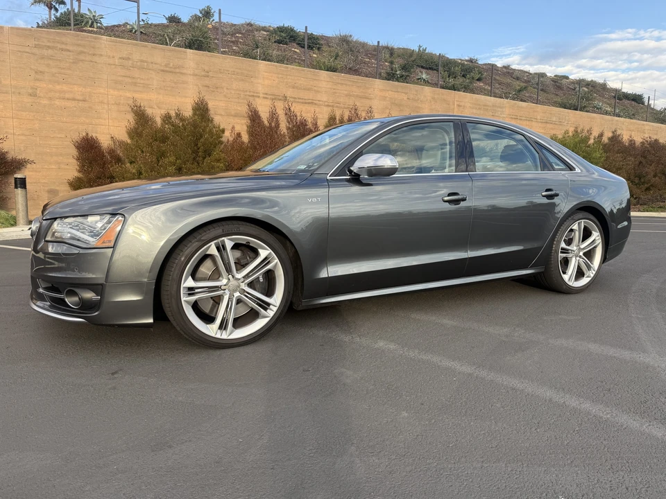 2013 Audi D4 S8 - Image 8 of 31