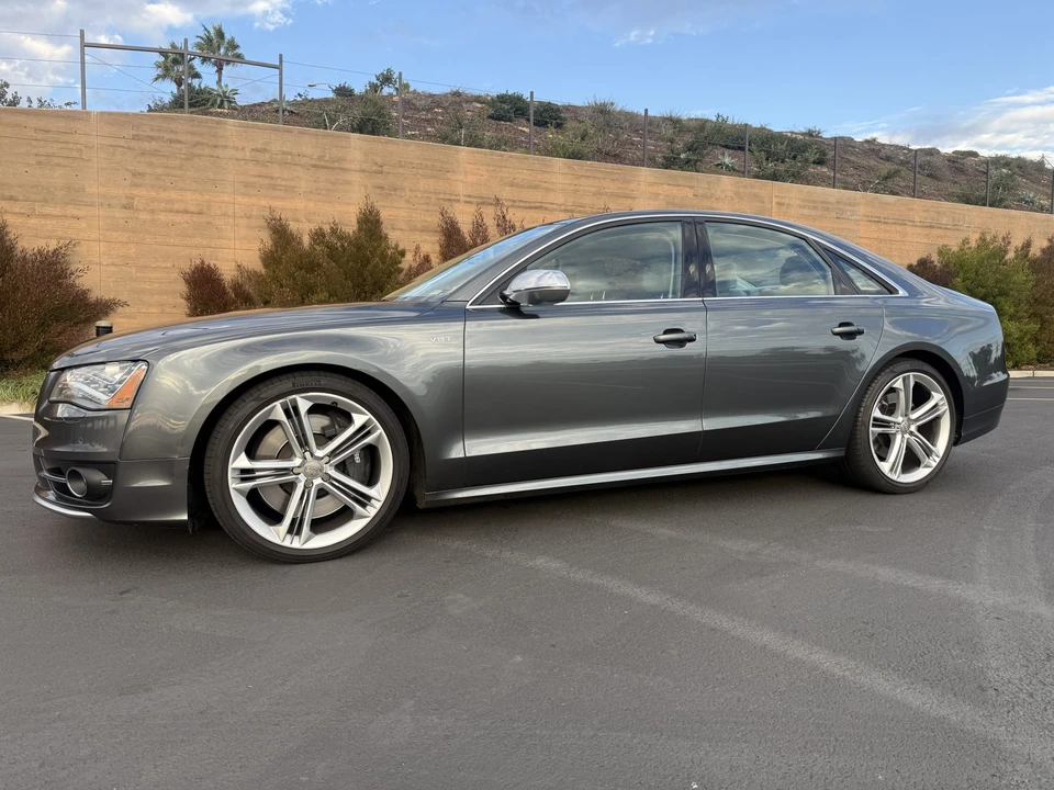 2013 Audi D4 S8 - Image 9 of 31