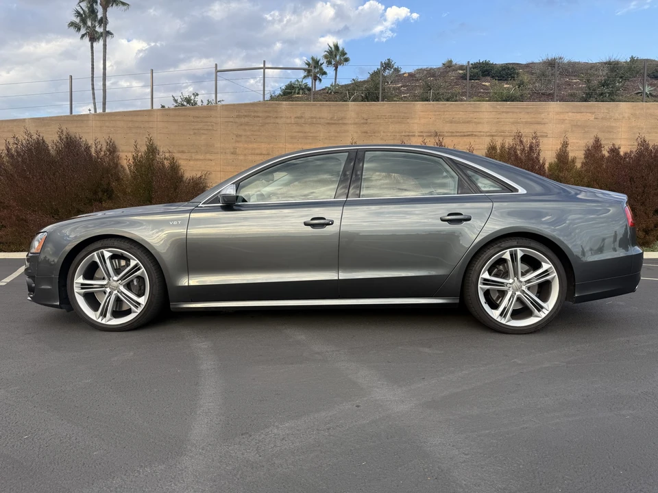 2013 Audi D4 S8 - Image 11 of 31