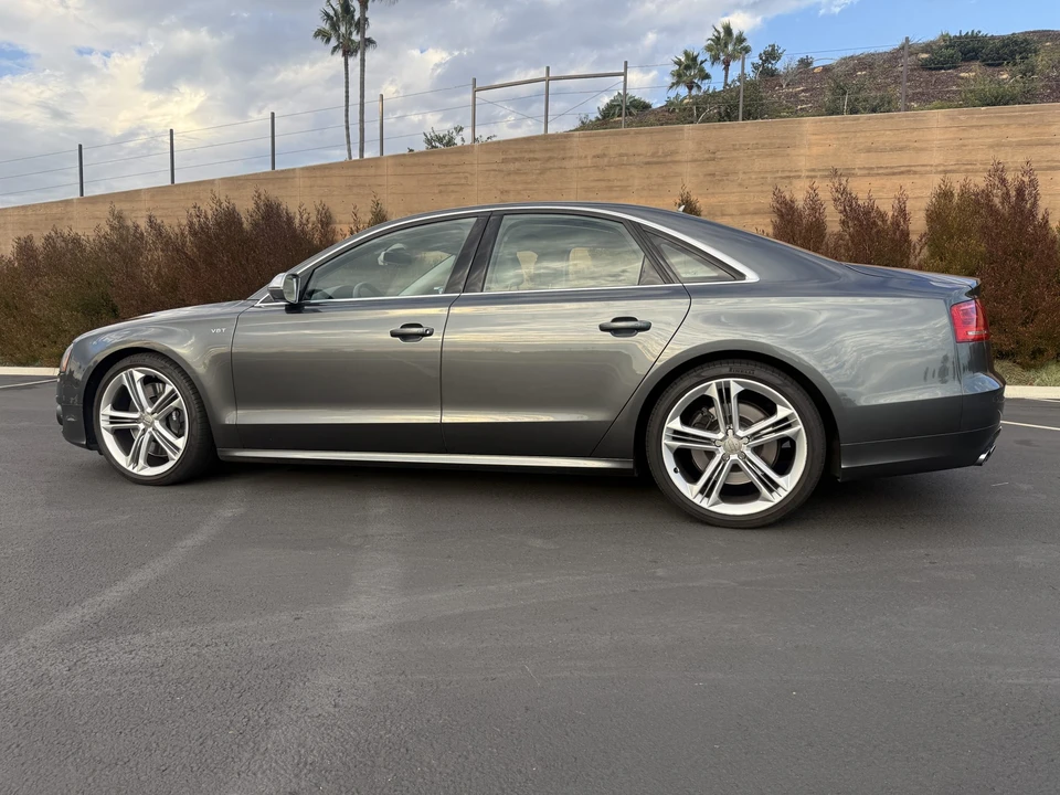 2013 Audi D4 S8 - Image 12 of 31