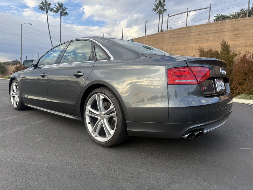 2013 Audi D4 S8 - Image 14 of 31