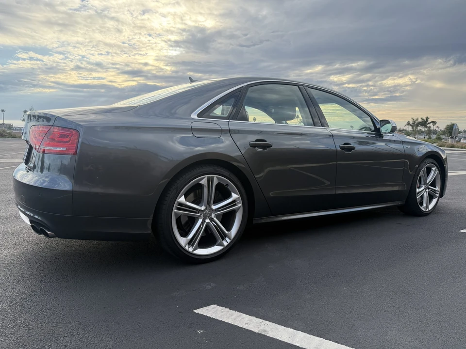 2013 Audi D4 S8 - Image 24 of 31