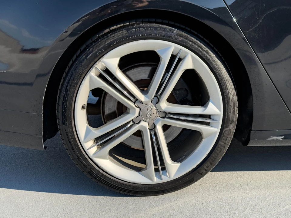 2013 Audi D4 S8 - Image 18 of 31