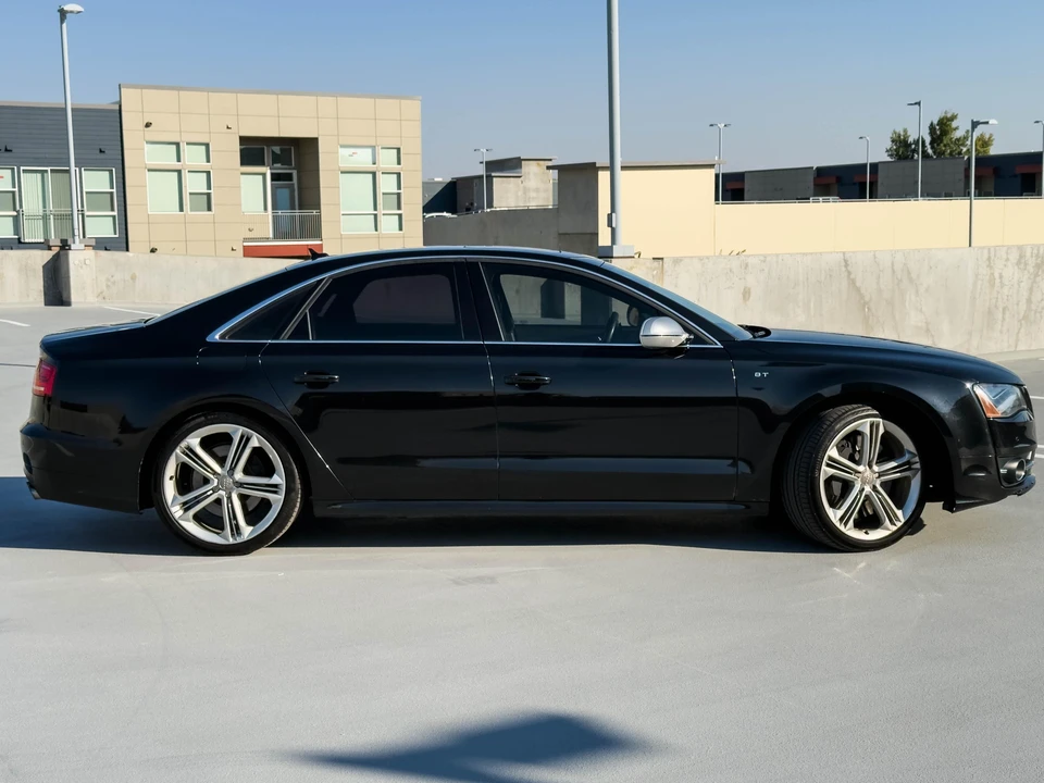 2013 Audi D4 S8 - Image 9 of 31