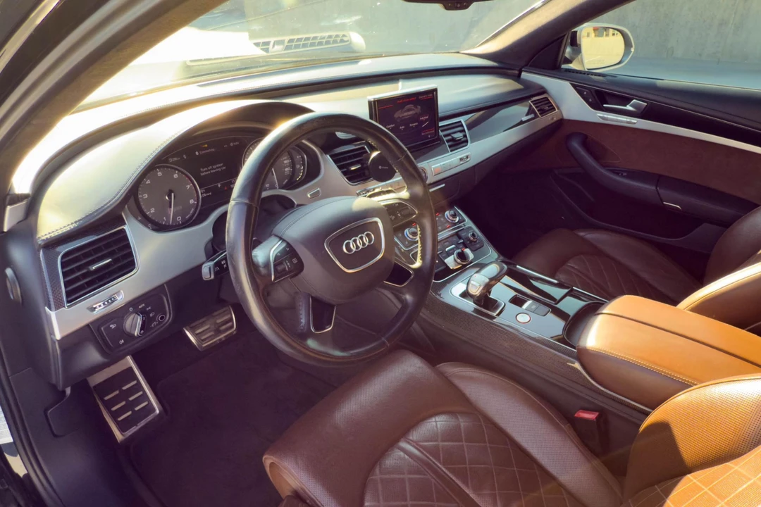 2013 Audi D4 S8 - Image 20 of 31