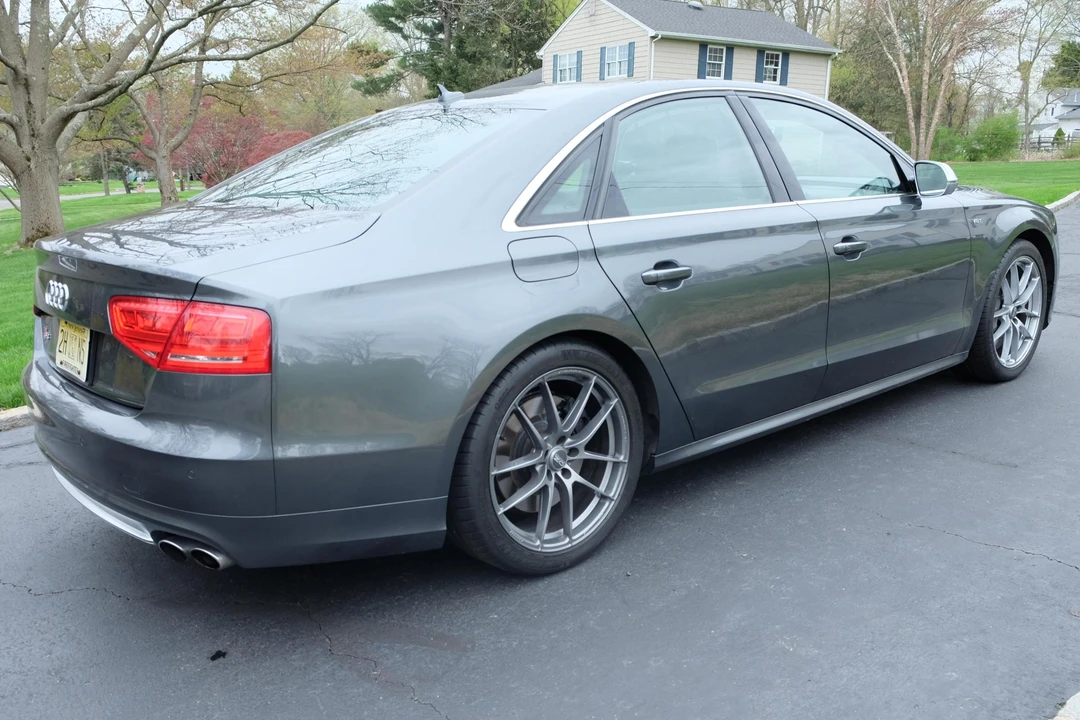 2013 Audi D4 S8 - Image 4 of 21