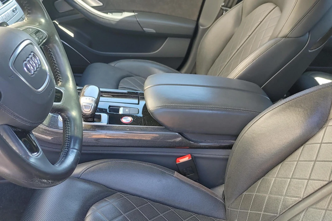 2013 Audi D4 S8 - Image 15 of 21
