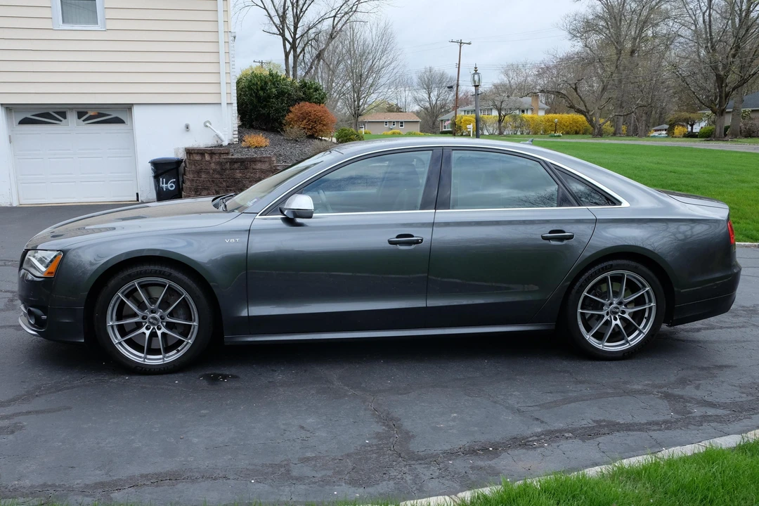 2013 Audi D4 S8 - Image 3 of 21