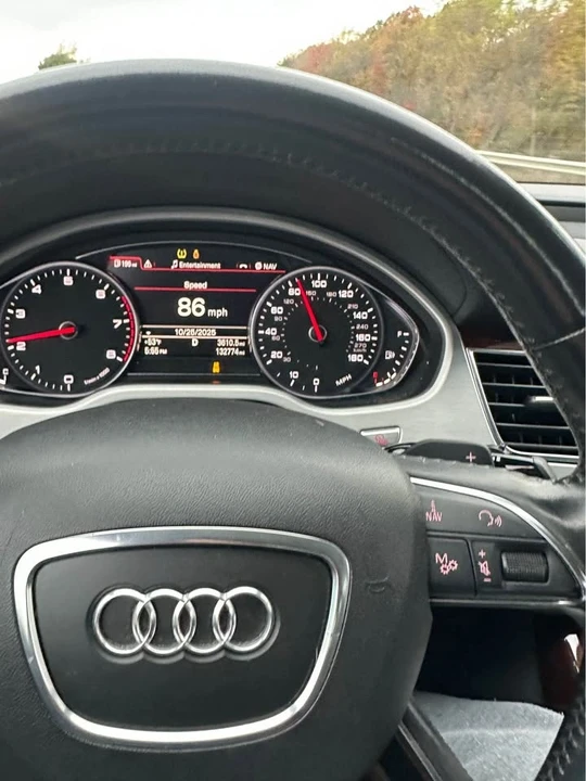 2013 Audi D4 A8 - Image 8 of 10