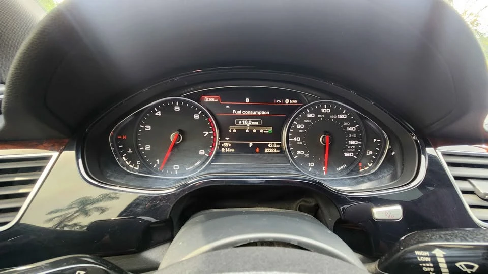 2013 Audi D4 A8 - Image 2 of 9