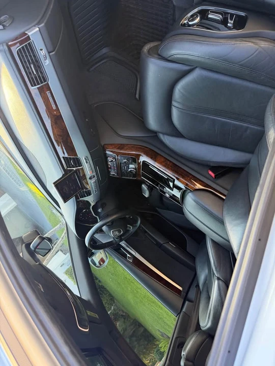 2013 Audi D4 S8 - Image 6 of 15