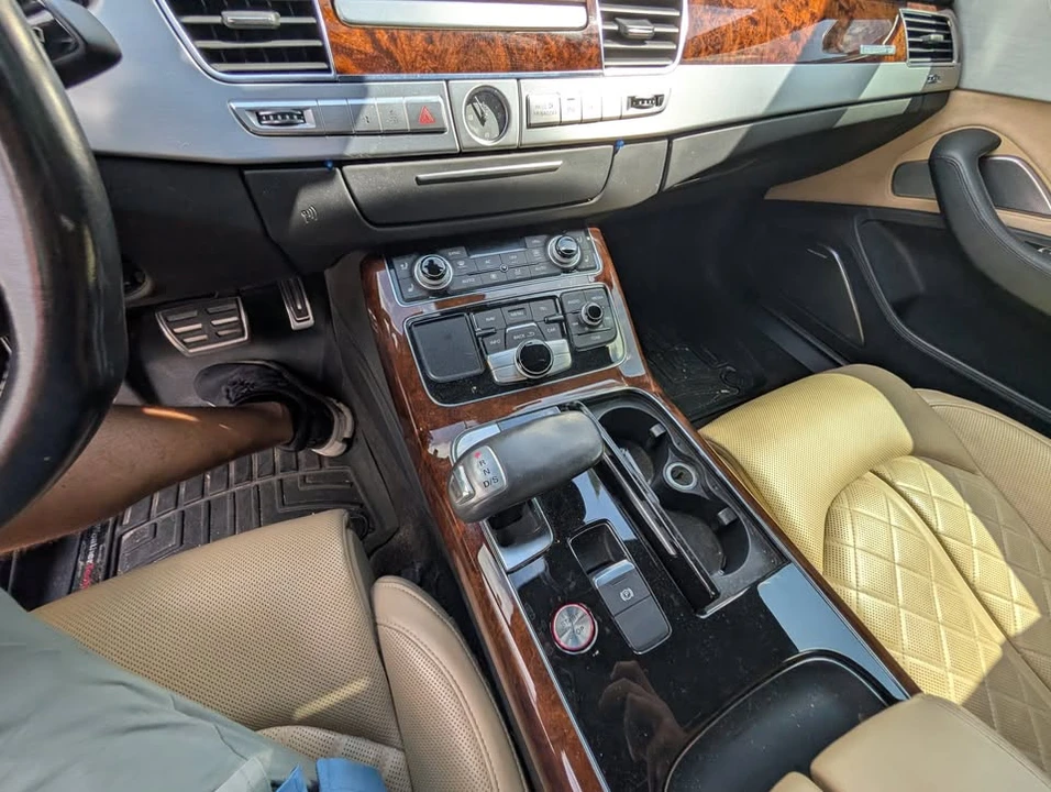 2013 Audi D4 S8 - Image 10 of 20