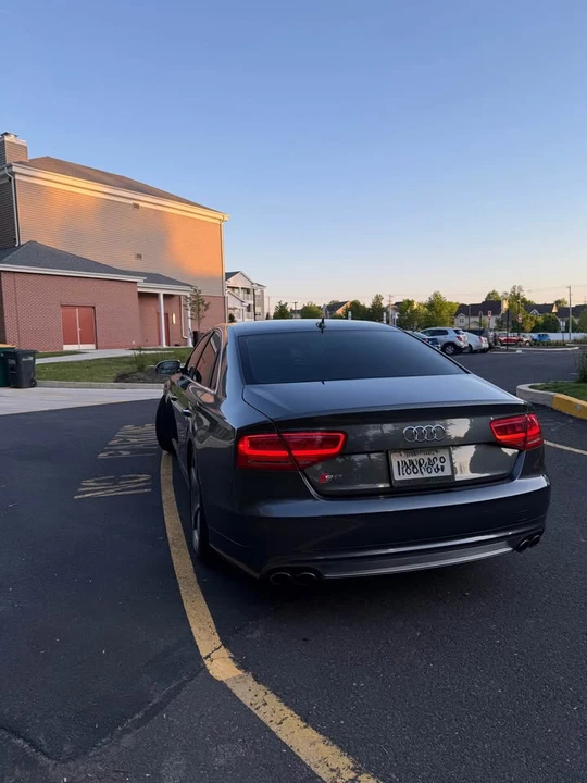 2013 Audi D4 S8 - Image 2 of 20