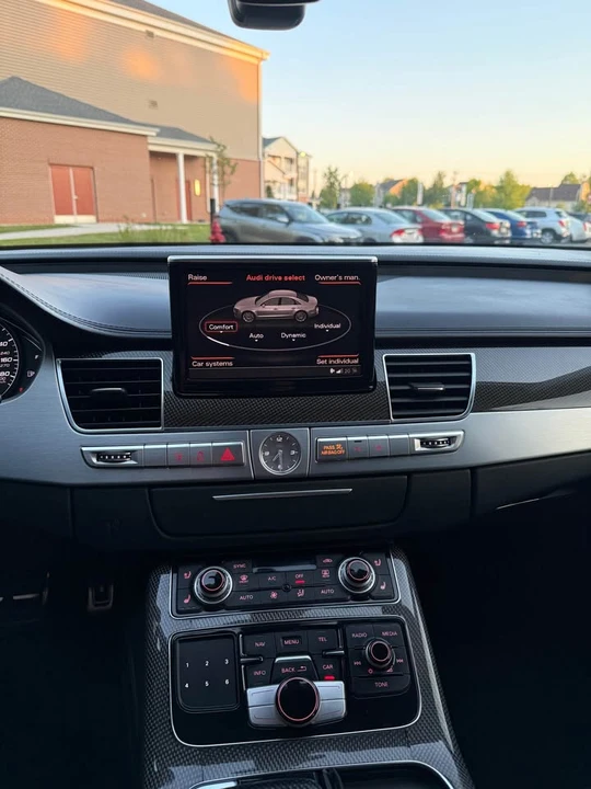 2013 Audi D4 S8 - Image 9 of 20